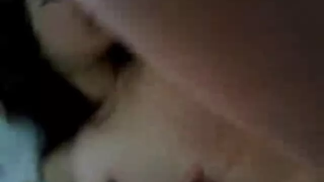 Chupa e fode no vídeo de pornô com mulher japonesa sofá por causa do Snapchat.