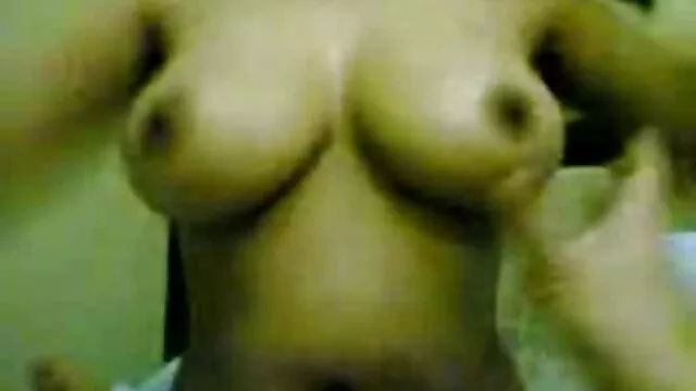 A mulher loira com Mamas grandes fode o marido em vídeo vídeo pornô só japonesa Amador