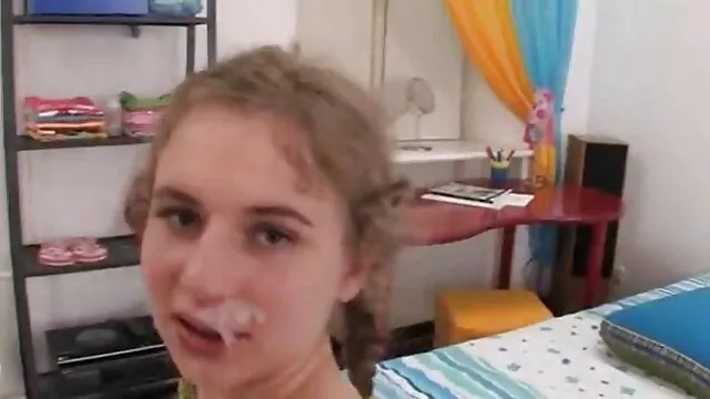 Linda vídeo de pornô da japonesa rapariga fodida na boca e Deepthroat