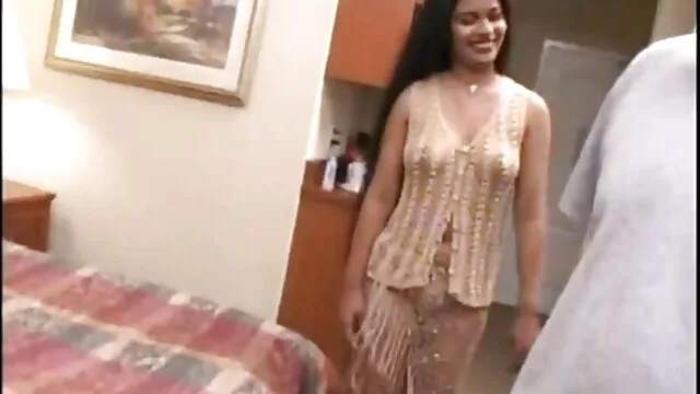 Blonde Shasha filme pornô com a japonesa Rose espancando 2