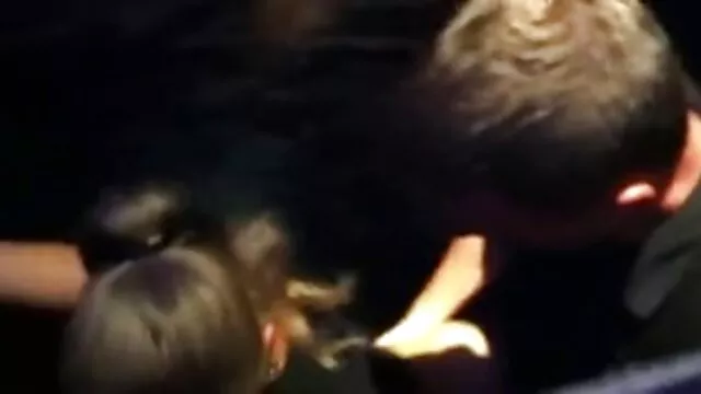 Loura tranny adora atriz porno brasileira japonesa montar um grande pau duro
