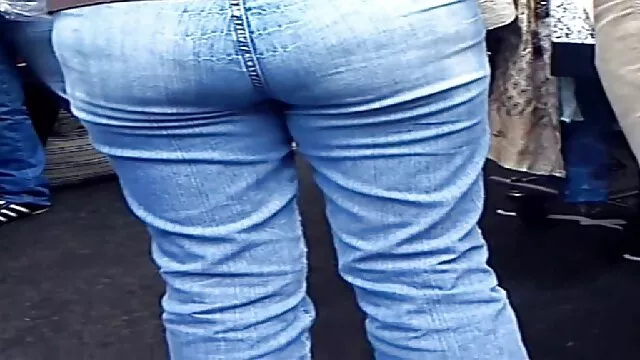 Uma vídeo pornô da japonesinha ratinha bem apertada para foder.