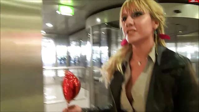 Reality Kings filme pornô só com japonesa - adolescente hippie martela uma grande pila