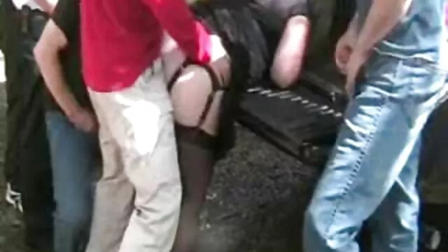 A super Boazona à frente da câmara mostra o seu belo rabo vídeo pornografia japonesa em CA.