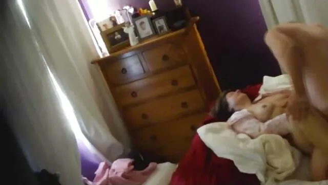 Faz uma punheta ao meu homem no carro. vídeo pornô com japonesa