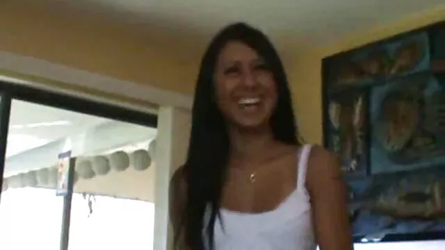 Babe fica excitada e fode dedos sua filmes pornôs japoneses rata