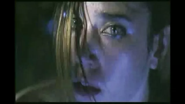 Zumbidos e vendados vídeo pornô de menina japonesa
