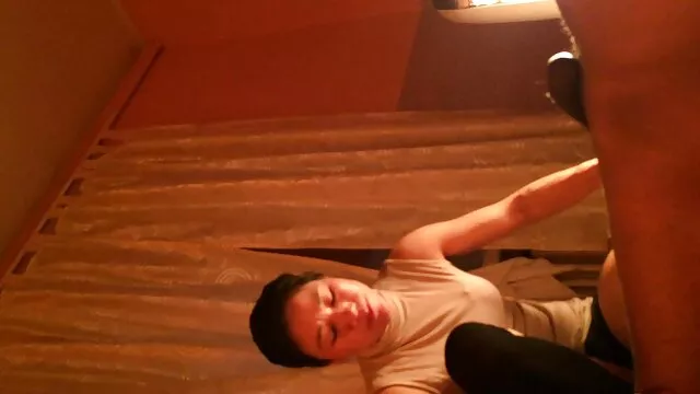 Oleada num broche com um broche na piscina com uma quero ver vídeo pornô da japonesa injecção de esperma no olho.