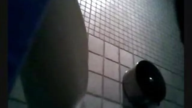 Babe filmes pornôs japoneses Masturbador usa vibrador depois de se despir