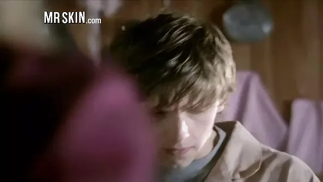 Miúda excitada faz um broche vídeo pornô de novinha japonesa excitada e é fodida