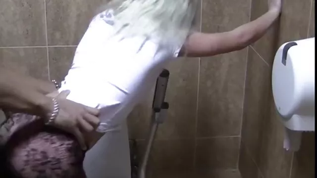Os vizinhos querem o vídeo pornô de japonesa com negão meu meio-irmão sem preservativo, mas ele é hetero!