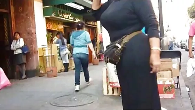 Uma mulher jeitosa de collants adora vídeo pornô só japonesa fazer Chichi.